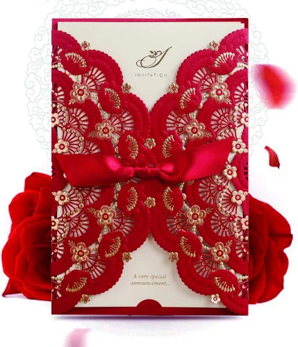 Hosmsua - Juego de 50 invitaciones de boda de encaje rojo cortado con láser de 5 x 7.4 pulgadas con lazo floral dorado rosa para boda, compromiso,